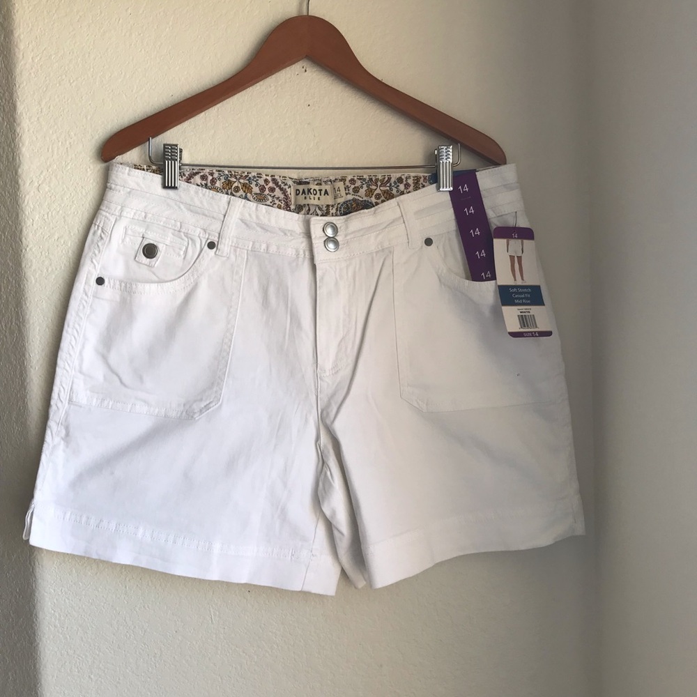 Mid Rise Soft Shorts 6” Inseam Stretch Comfort Curvy Plus sz 14 Casual Fit White